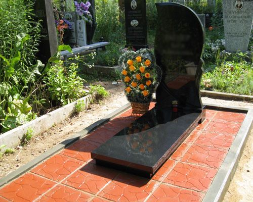 недорогой памятник черный