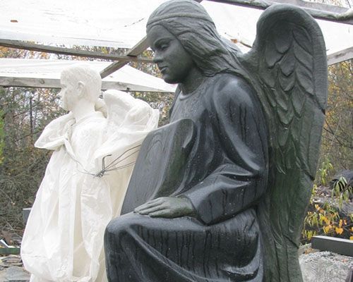 ангел на кладбище