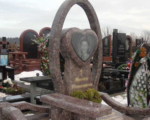 гранитный памятник сердце