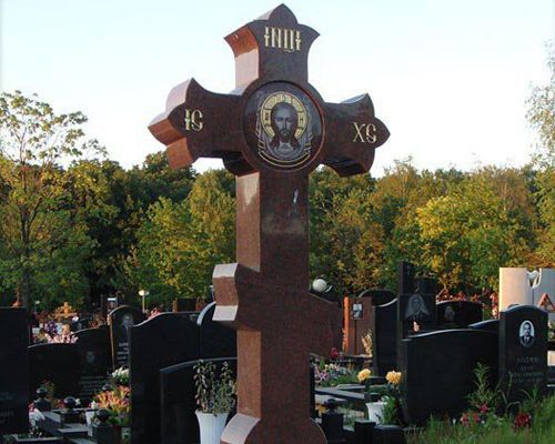 православный крест на памятнике
