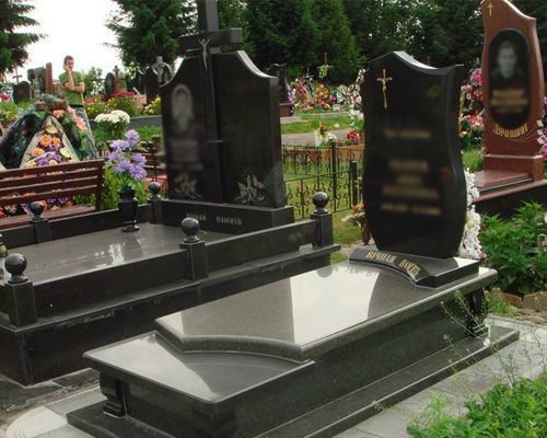 могильные-памятники-черные