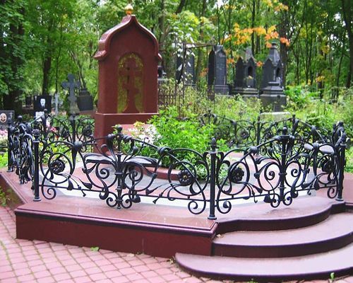 кованые ограды на кладбище