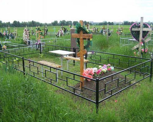 металлические ограды на кладбище