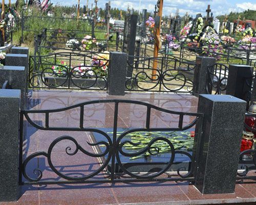 монтаж ограды на кладбище