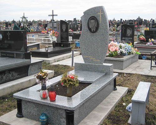 памятники из гранита в москве