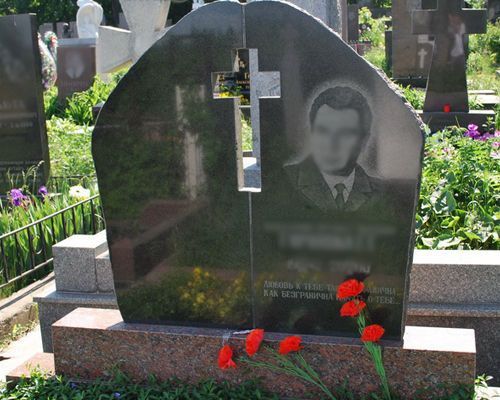 православные памятники на кладбище