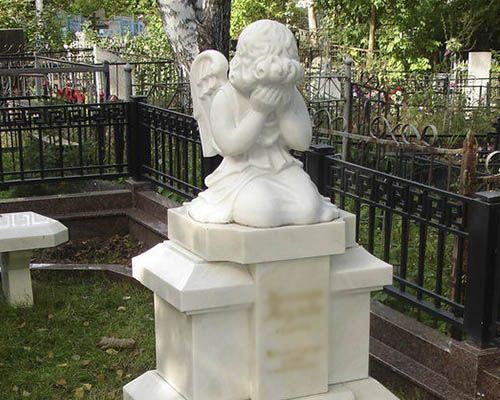 скульптура на кладбище